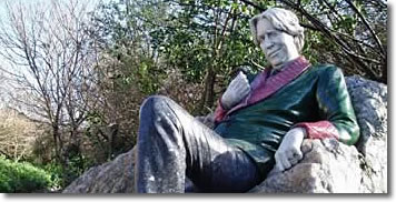 Dublin Treasure Hunts - Oscar Wilde statue clue